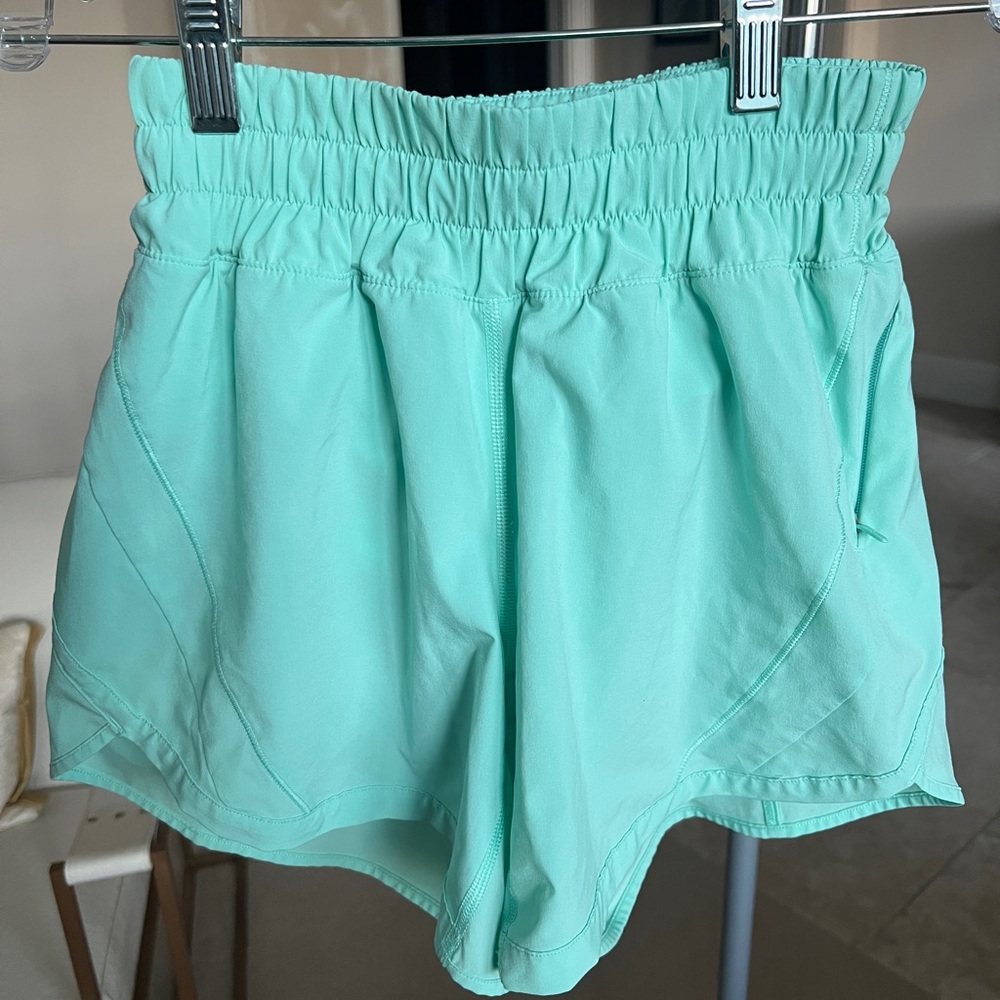 Lululemon High-Rise 4’ Shorts in Size 2 Mint Breeze